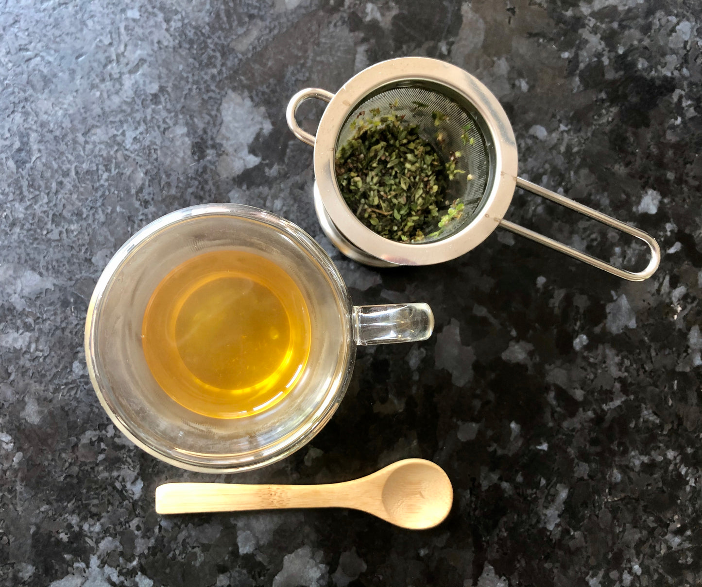 Cuillère en bois artisanale – l’outil indispensable pour vos infusions