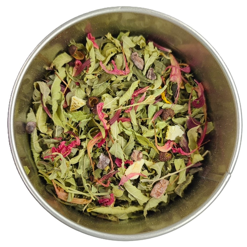 Tisane L'éclatante Nala Bio : verveine citronnelle, menthe poivrée, thym citron, orange déshydratée, fève de cacao, poivre, monarde